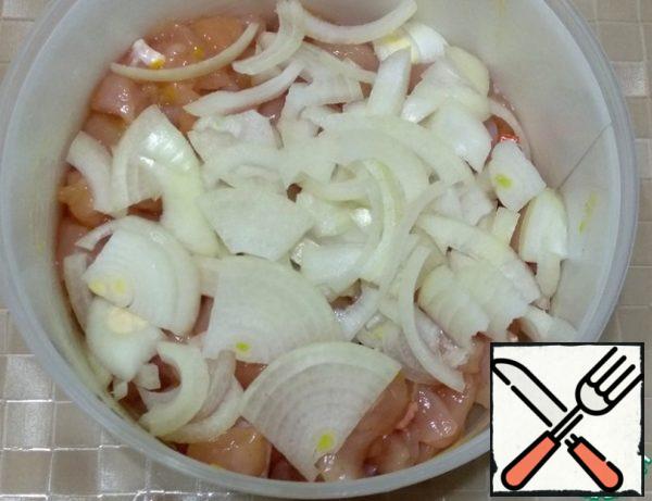 Add the onion, cut into half rings.