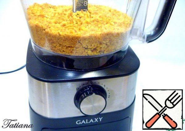 While the vegetables are cooling , prepare the bread crumbs. Change the attachment in the food processor to a chopping knife. In a bowl, break a couple of slices of wheat bread in large chunks, chop the bread into crumbs (not very small).