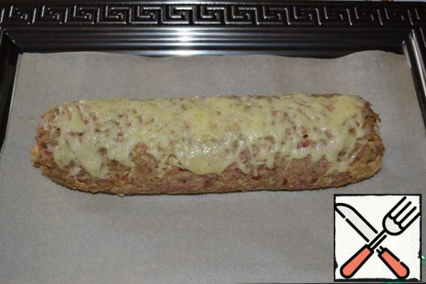 The finished roll can be served as a hot dish, with sauce or any side dish.
