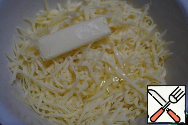 Prepare the filling. Grate the cheese on a coarse grater and mix it with the egg white and soft butter.
