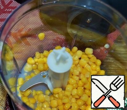 All products must be at room temperature, this is important!
Lightly punch the corn in a blender.