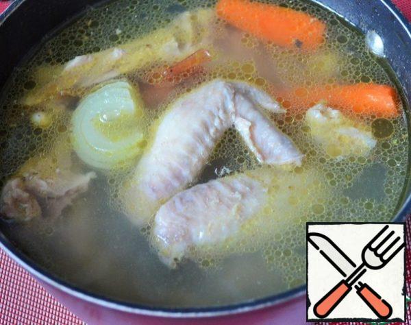 Dip the wings and chicken bones in cold water,
add a small onion and carrot.
Cook until tender and add salt.