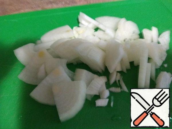 Peel and coarsely chop the onion.