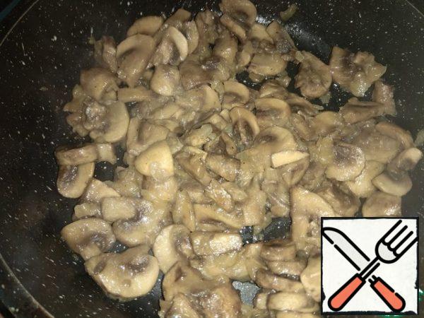 Fried the mushrooms until ready.