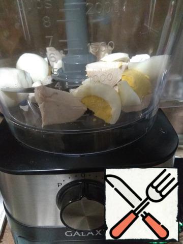 Boiled fillet and eggs were cut into large pieces and sent to the bowl of the combine.