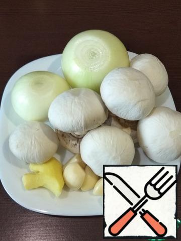 Peel the mushrooms, onion, garlic and ginger.