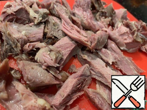 Cool, drain and cut the turkey into small pieces.