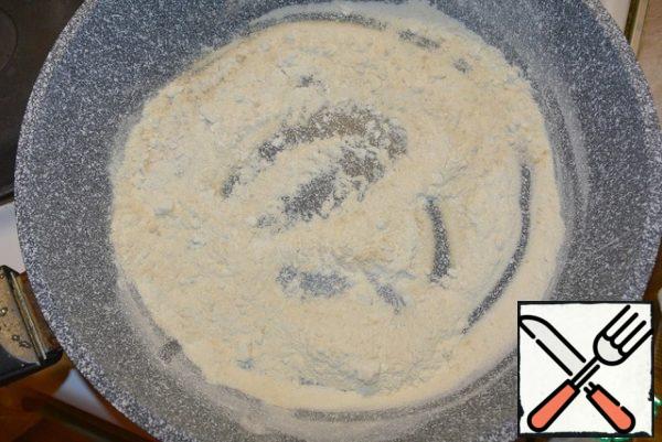 Lightly fry the flour in a dry pan.