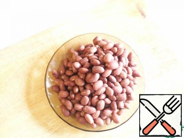 Wash the beans (red or white) slightly and put them in a colander, shake well from the liquid.