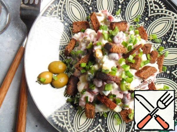 The result is a very satisfying salad, with a touch of piquancy,
thanks to olives, and freshness,
thanks to fresh cucumber and green onion.
