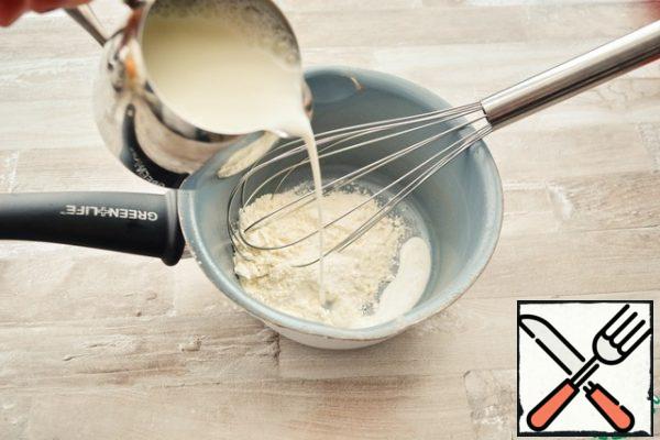For milk sauce: in a sauté pan toast them lightly in the flour, preventing the color change . Pour in a little milk, stirring with a whisk so that there are no lumps.