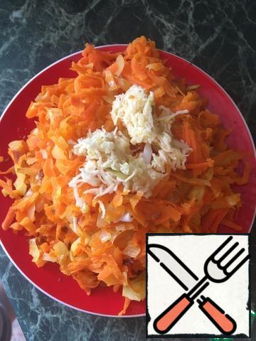 3 Layer: RUB the Carrots on a large grater, chop the onion. Fry the carrots and onions in a pan in vegetable oil. Cool slightly and put in a salad bowl and sprinkle a layer of grated or passed through the press garlic. Top with mayonnaise again.
