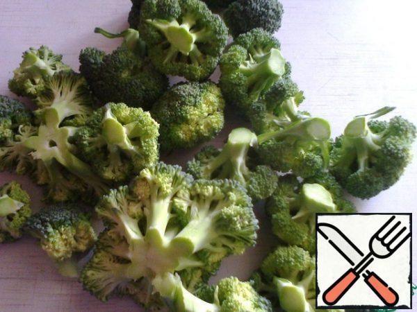 Broccoli can be disassembled into inflorescences.