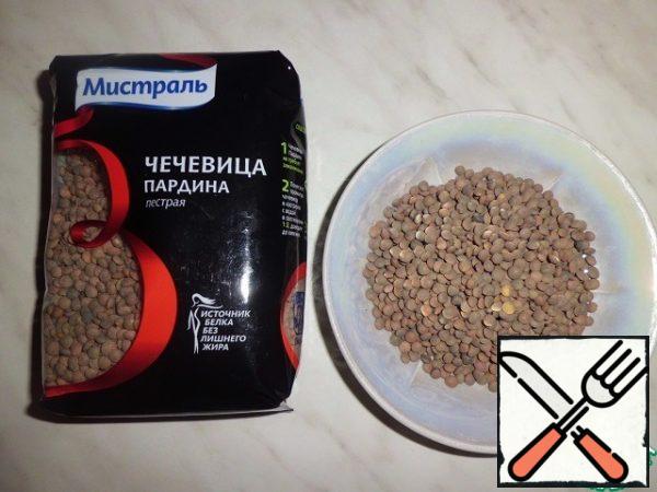 Wash the lentils and boil for 20-25 minutes.
In parallel, we boil the mushrooms.
