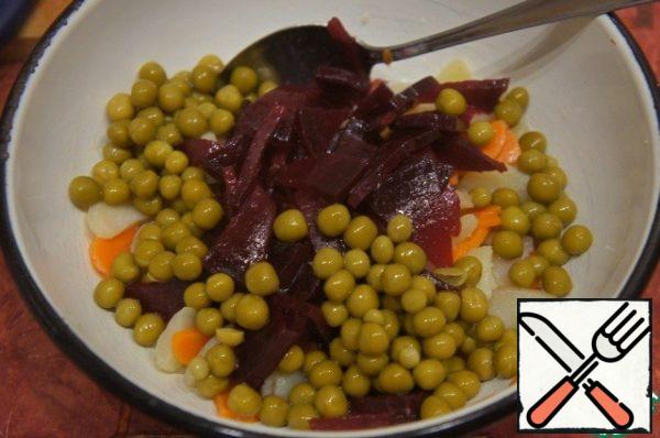 Add beets, seasoned with a small amount of vegetable oil, and peas.