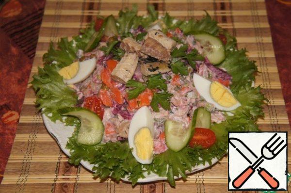 Cover a flat plate with lettuce leaves, arrange the salad, and garnish with egg slices, fresh cucumber, and green onions.
