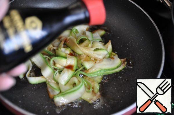 Add soy sauce to the zucchini.
