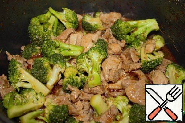 Add the broccoli and cook, stirring, for 2-4 minutes, until the broccoli is soft. Serve with rice or noodles.