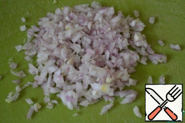 Finely chop the onion.