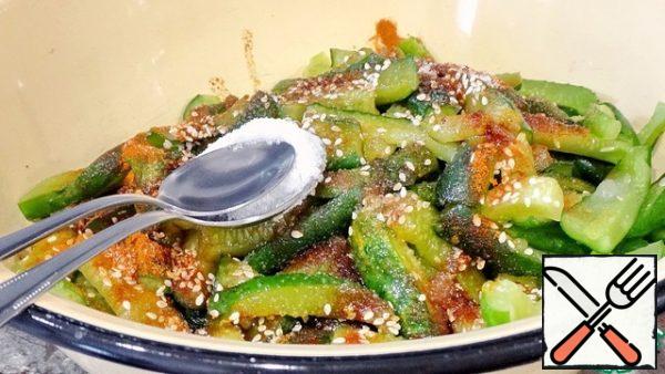 Add vinegar essence, sugar and soy sauce to taste and mix well. If there is not enough salt, add more salt or soy sauce.