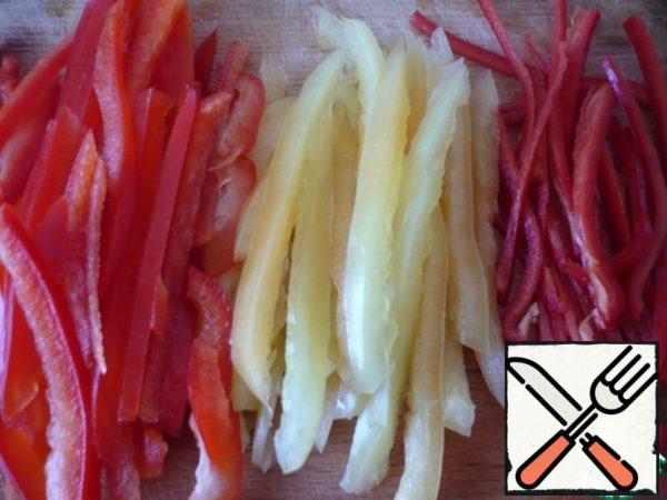 Bulgarian pepper (I have multicolored) and chili pepper cut into strips.