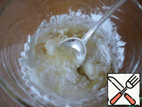 Mix the egg white with the remaining starch and water.