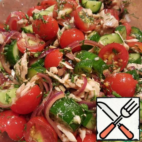 Stir. Salad is ready. Ready.