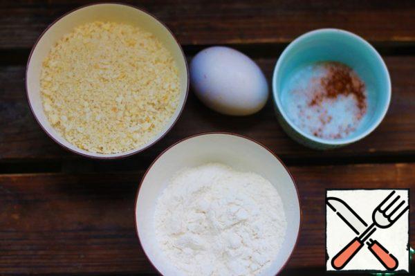 Preheat the oven to 200 degrees. Organize the workplace by spreading flour, eggs and breadcrumbs on separate plates. Mix salt and pepper with breadcrumbs.