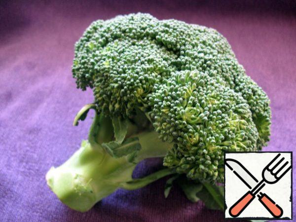 Broccoli chose the smallest on the market, but it was also large, because there was about 200 g of meat.