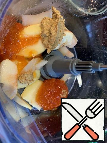 In the bowl of a food processor, put the baked apples, mustard and jam, and beat well.