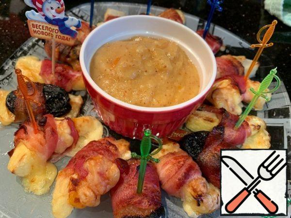 Serve hot rolls with apple sauce. Enjoy your meal!!!
