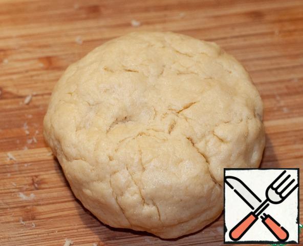 Form the dough into a ball. The finished dough is covered with food wrap and put in the refrigerator.