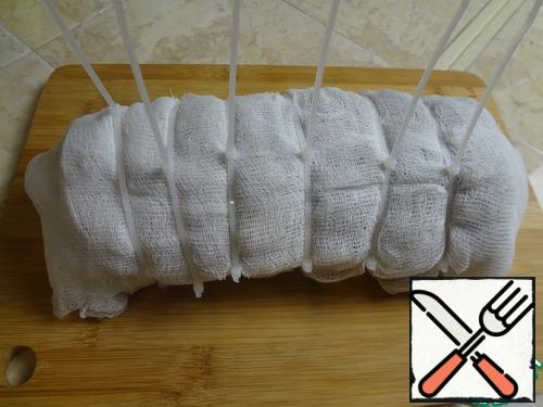 Hang the meat on the refrigerator door or on a cold loggia / balcony (5-12 degrees).