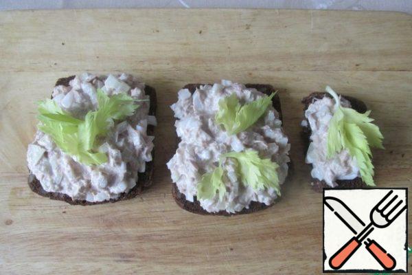 Spread the mixture on the bread.
