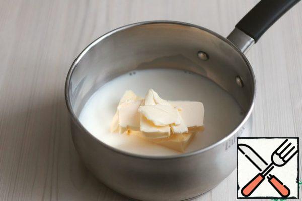 Add milk (125 ml) and water (125 ml) to the saucepan, add butter (100 gr).