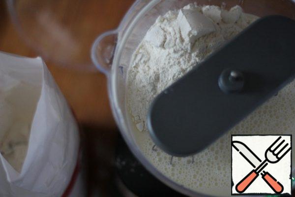 Flour. Mix it. Add the butter. Mix it.
Pour in boiling water and mix again at 1 speed.