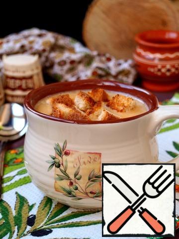 Pour hot and delicious soup into bowls and serve with crackers.
Bon Appetit!
