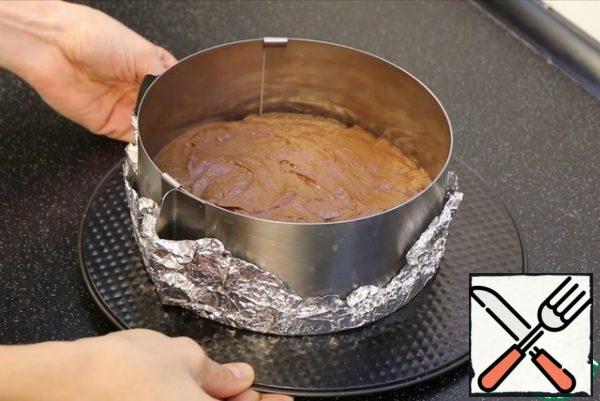 Transfer to the ring (form). The size of the form is 19 cm. We send it to the oven preheated to 170 degrees, bake until ready.