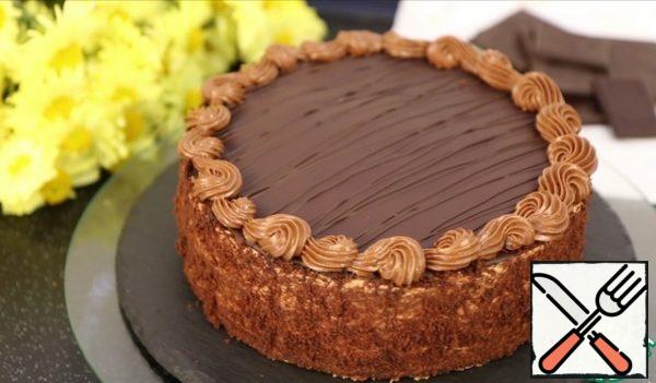 And our very chocolate, flavorful, incredibly delicious and very beautiful cake is ready.
And it is not difficult to prepare it.