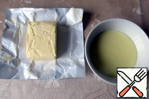 First, prepare the simplest butter cream.