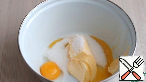 Add soft butter (130 g), sugar (60 g), egg yolks (3 PCs.), salt (1 chip.) to a bowl.