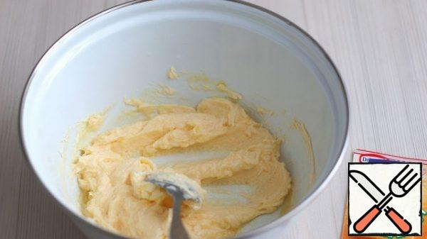 Add vanilla essence (1/2 tsp). Beat the mixture well.
