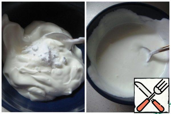 For poppy cakes:Add the baking soda to the sour cream and mix thoroughly for 2-3 minutes.