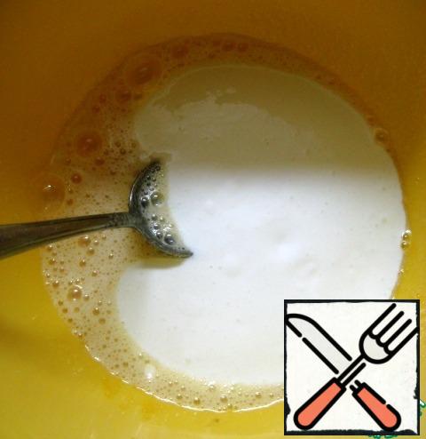 Combine the egg and sour cream mixture. Mix thoroughly.