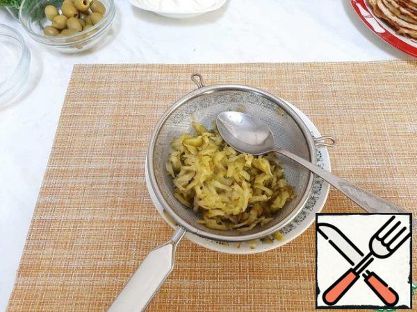 Finely chop the cucumbers and squeeze out the excess liquid.
