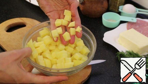 I peel potatoes and cut them into small cubes. Don't forget to wash it)