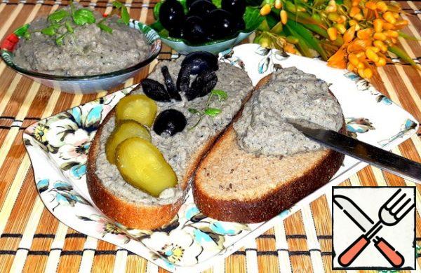 Delicious pate with black bread or boiled potatoes.
