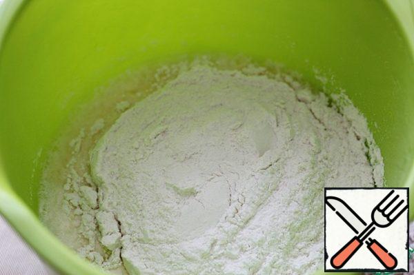Mix the flour thoroughly with the baking powder, sugar and salt.
Combine the liquid ingredients with the flour mixture and mix.