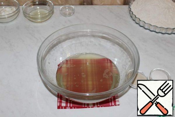 Pour the potato broth into a cup.