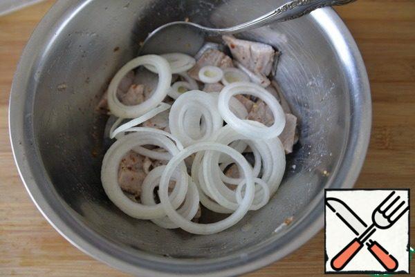 Add the onion, cut into thin rings, mix, and leave to marinate for 3 hours at room temperature.